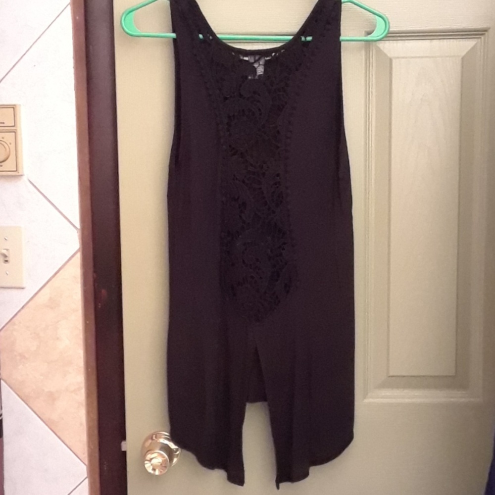 Black sleeveless shirt